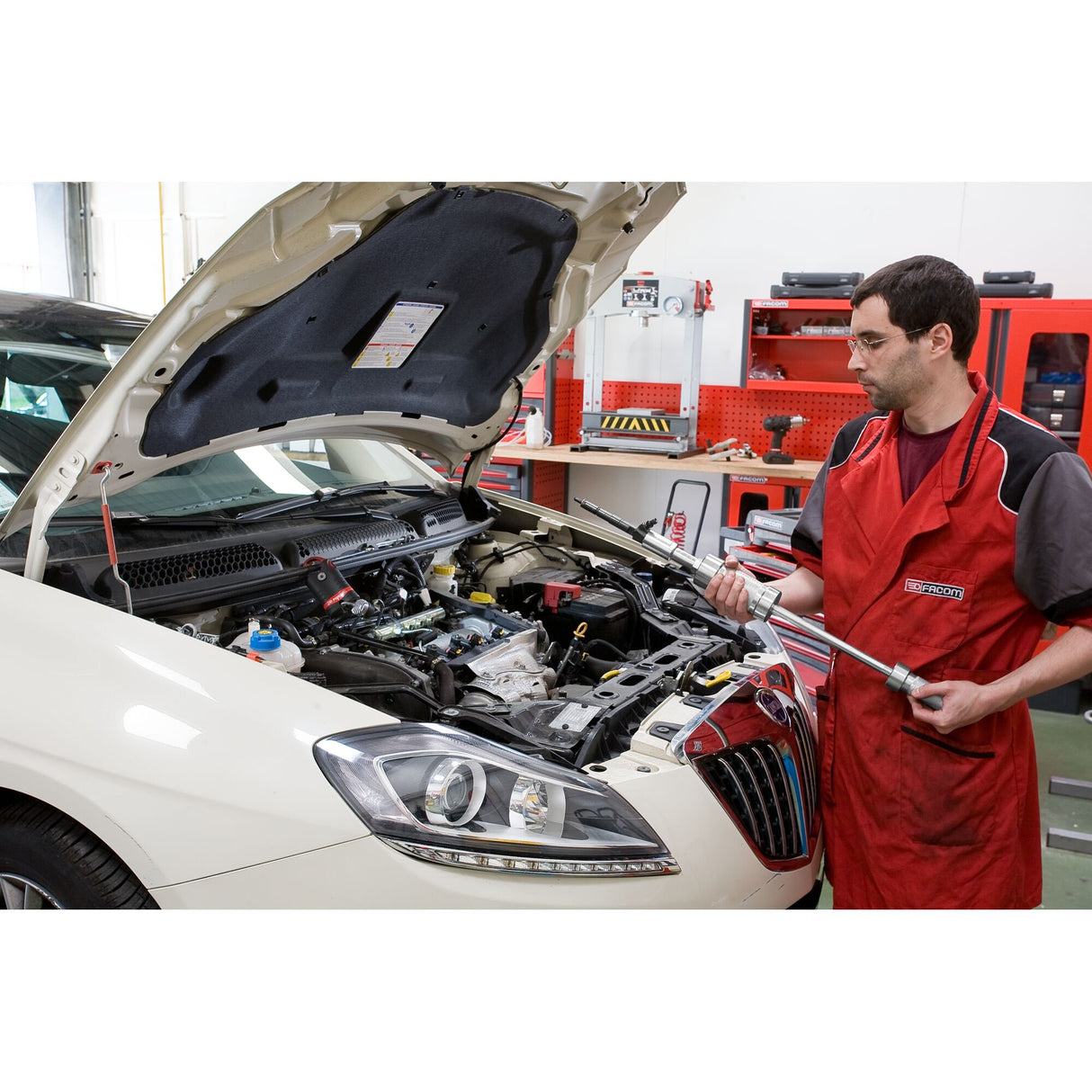 Abzieher mit Gleithammer für gefressene Common Rail-Einspritzdüsen