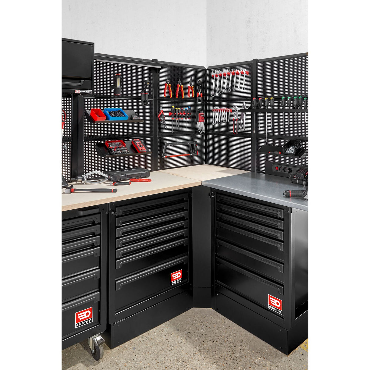 ROLL Werkstattsystem RWS2.0 - Eckschrank mit Holzarbeitsplatte und 6 Paneelen