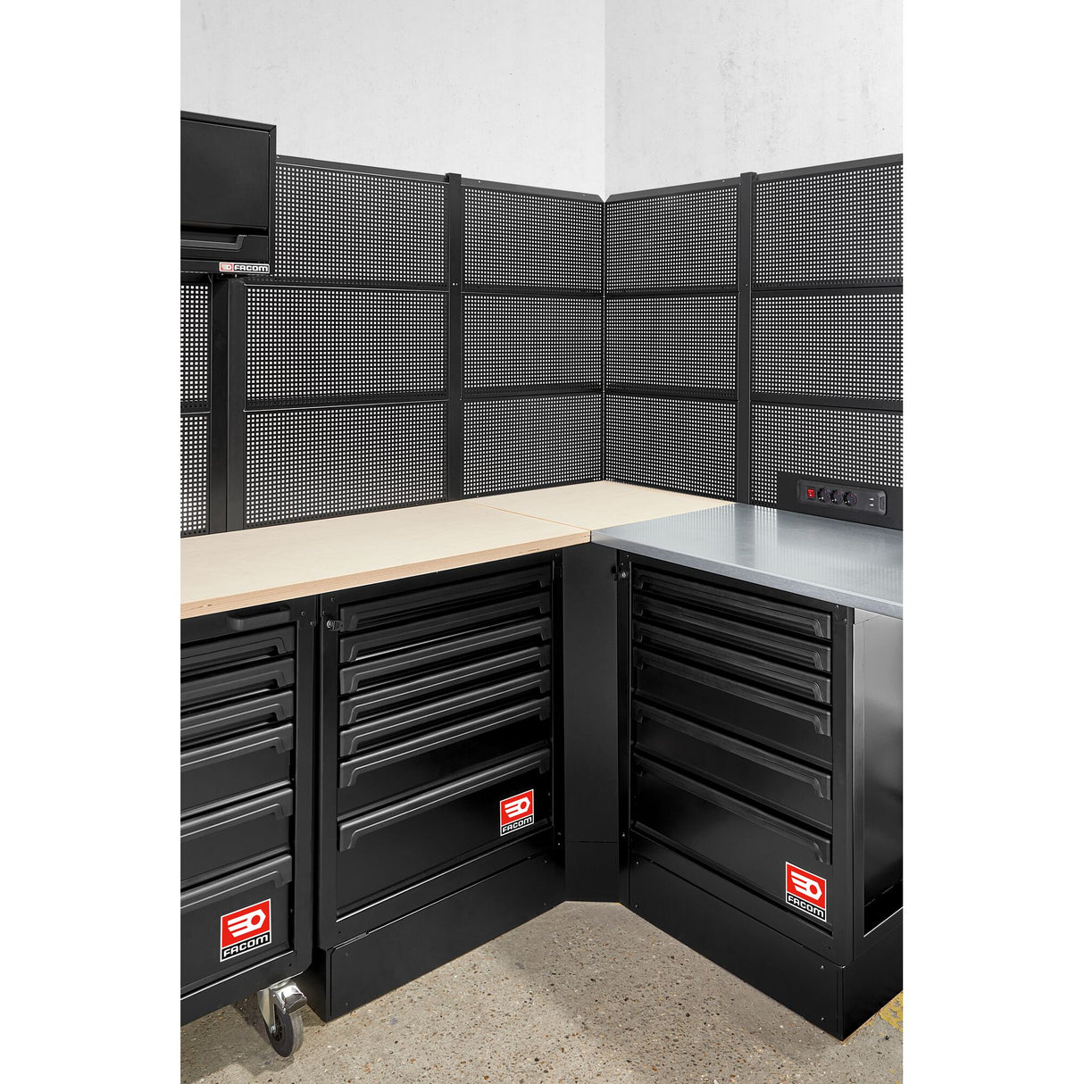 ROLL Werkstattsystem RWS2.0 - Eckschrank mit Holzarbeitsplatte und 6 Paneelen